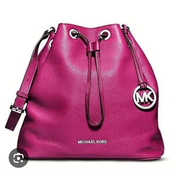 NWD Michael Kors Pebbled Leather Drawstring Shoulder Bag Fuscia Pink Chrome Logo - Picture 1 of 7